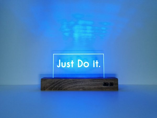 just-do-it-lampe-plexi