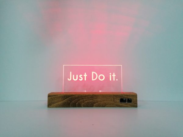 just-do-it-lampe-plexi-rouge