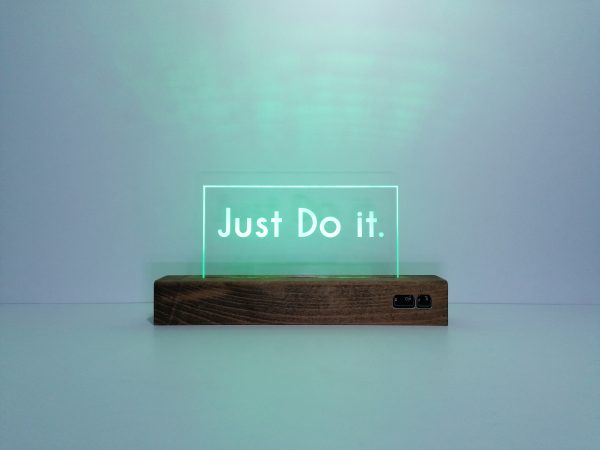 just-do-it-lampe-plexi-vert