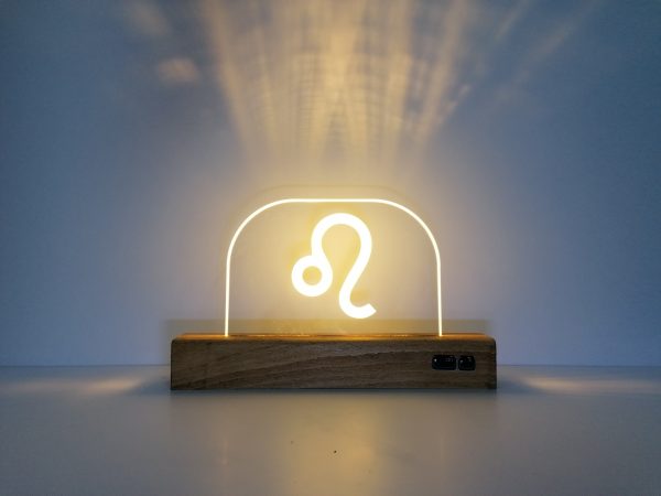 lion-sign-lampe-plexi-jaune